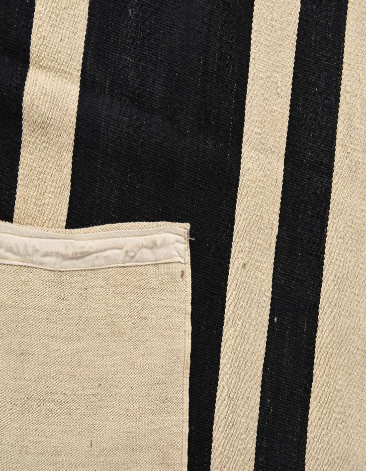 Detail image of  8' 6 x 9' 9  Hand Woven Kilim Modern Wool Rug