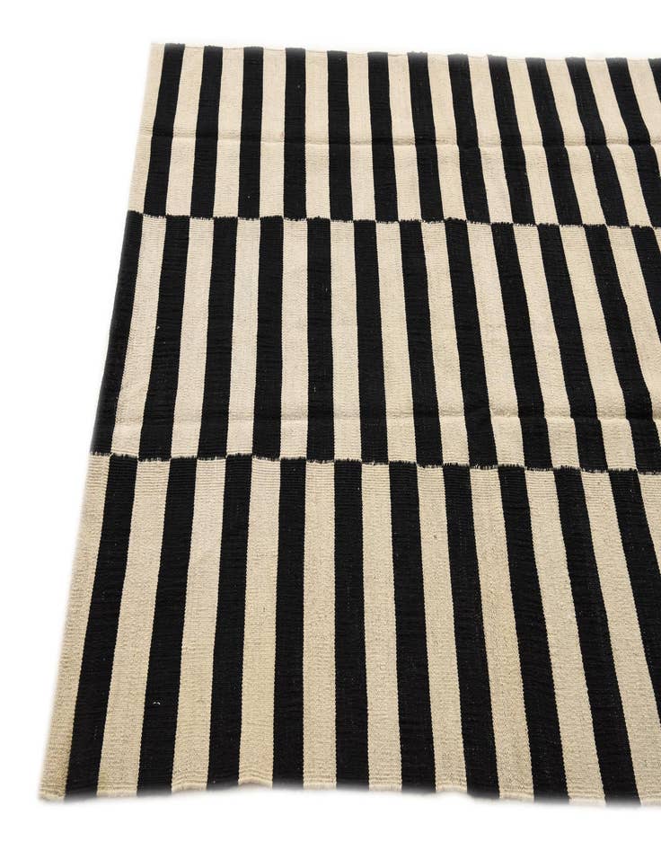 Detail image of  4' 4 x 5' 11  Hand Woven Kilim Modern Wool Rug