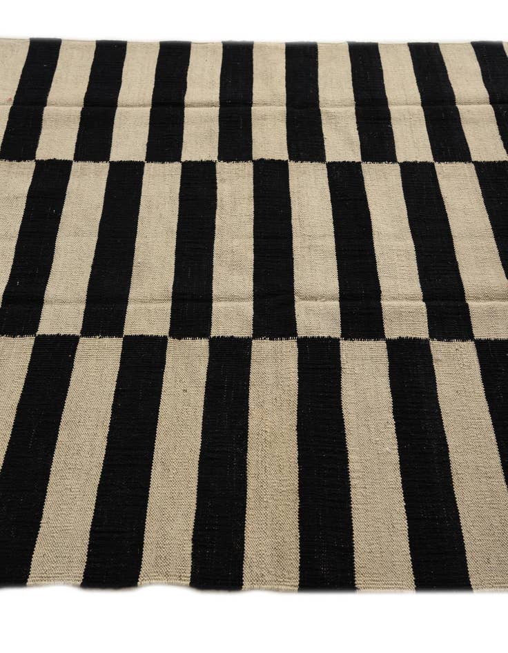 Detail image of  4' 4 x 5' 11  Hand Woven Kilim Modern Wool Rug