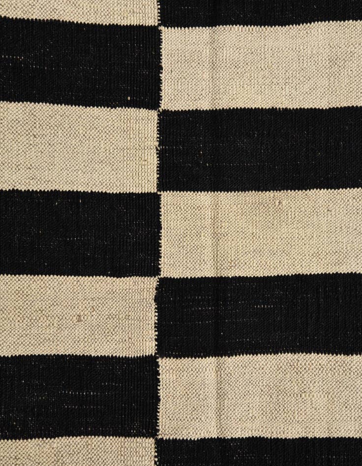Detail image of  4' 4 x 5' 11  Hand Woven Kilim Modern Wool Rug