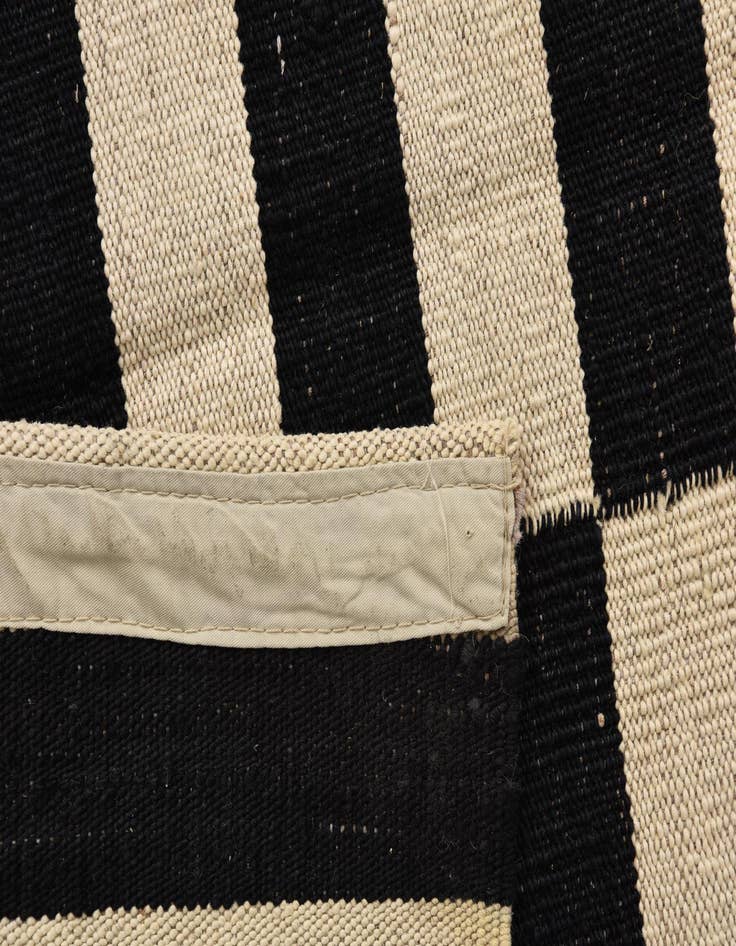 Detail image of  4' 4 x 5' 11  Hand Woven Kilim Modern Wool Rug