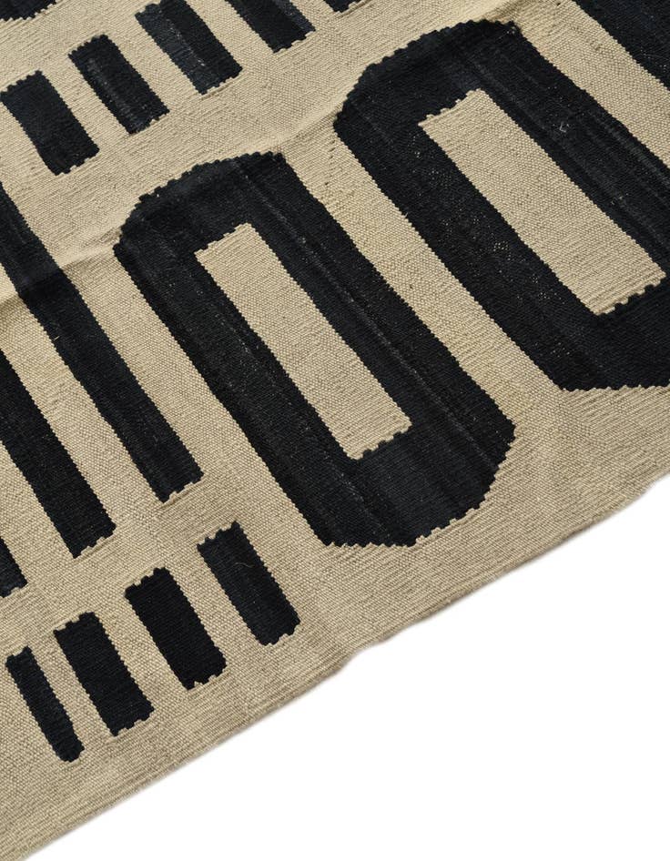 Detail image of  5' 9 x 7' 10  Hand Woven Kilim Modern Wool Rug