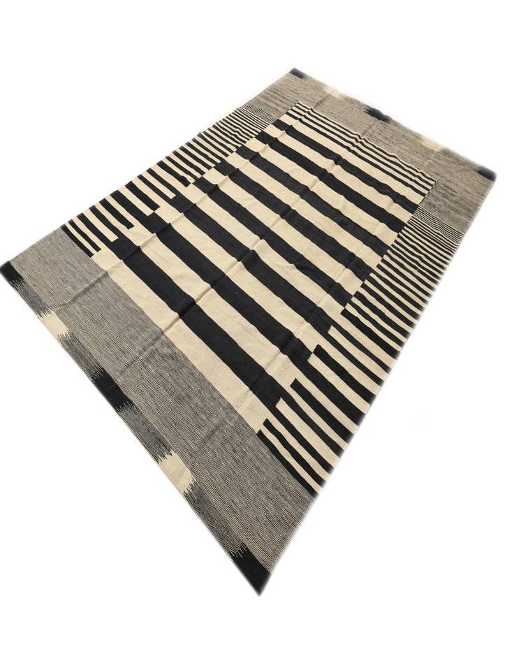 Detail image of  6' 8 x 9' 10  Hand Woven Kilim Modern Wool Rug