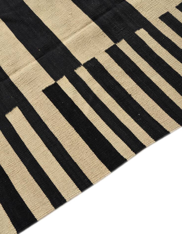 Detail image of  6' 8 x 9' 10  Hand Woven Kilim Modern Wool Rug