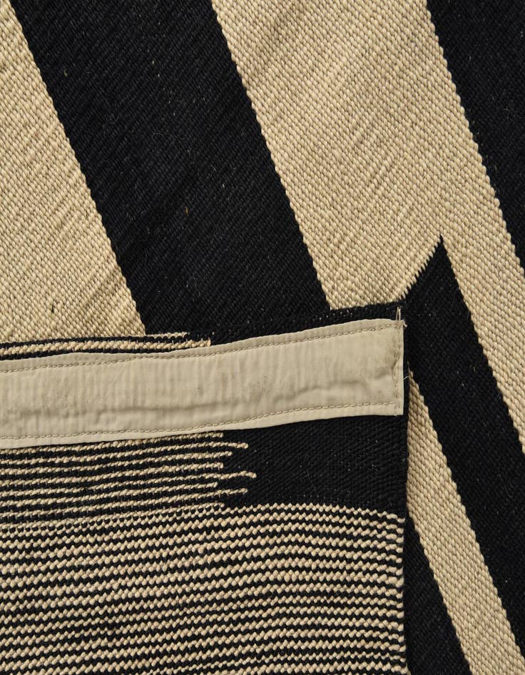 Detail image of  6' 8 x 9' 10  Hand Woven Kilim Modern Wool Rug