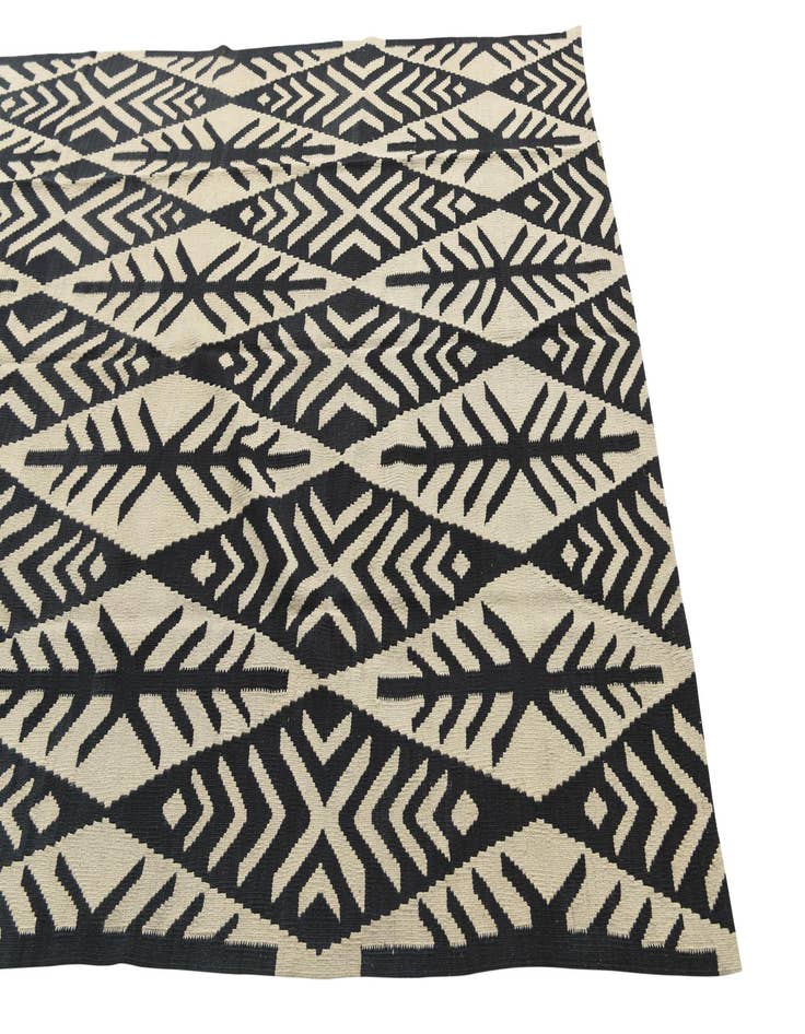 Detail image of  6' x 8' 6  Hand Woven Kilim Modern Wool Rug