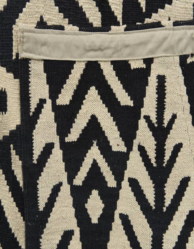 Detail image of  6' x 8' 6  Hand Woven Kilim Modern Wool Rug