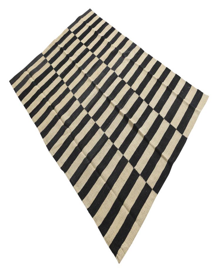 Detail image of  4' 3 x 6'  Hand Woven Kilim Modern Wool Rug