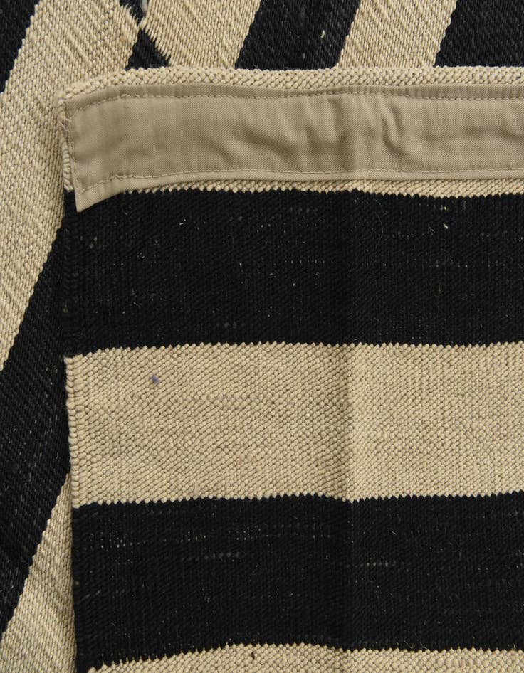 Detail image of  4' 3 x 6'  Hand Woven Kilim Modern Wool Rug