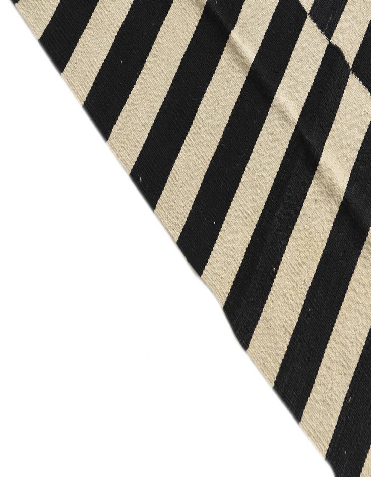 Detail image of  4' 1 x 5' 10  Hand Woven Kilim Modern Wool Rug