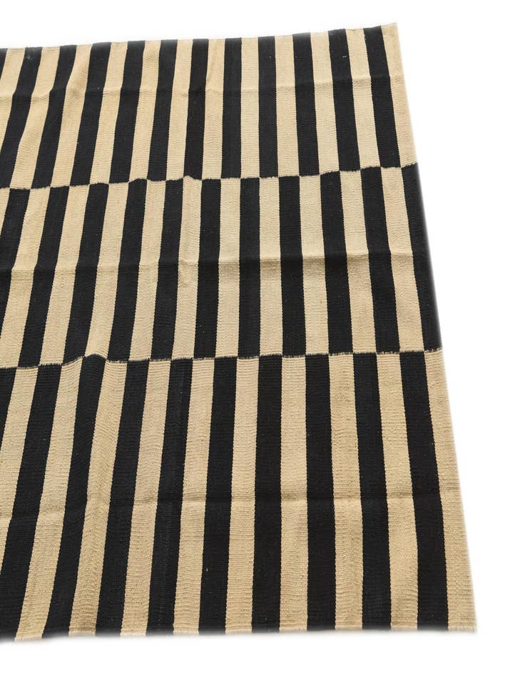 Detail image of  4' 1 x 5' 10  Hand Woven Kilim Modern Wool Rug