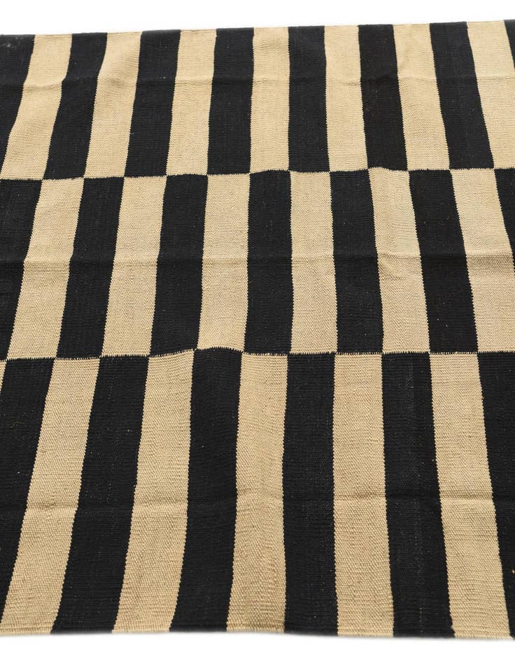 Detail image of  4' 1 x 5' 10  Hand Woven Kilim Modern Wool Rug