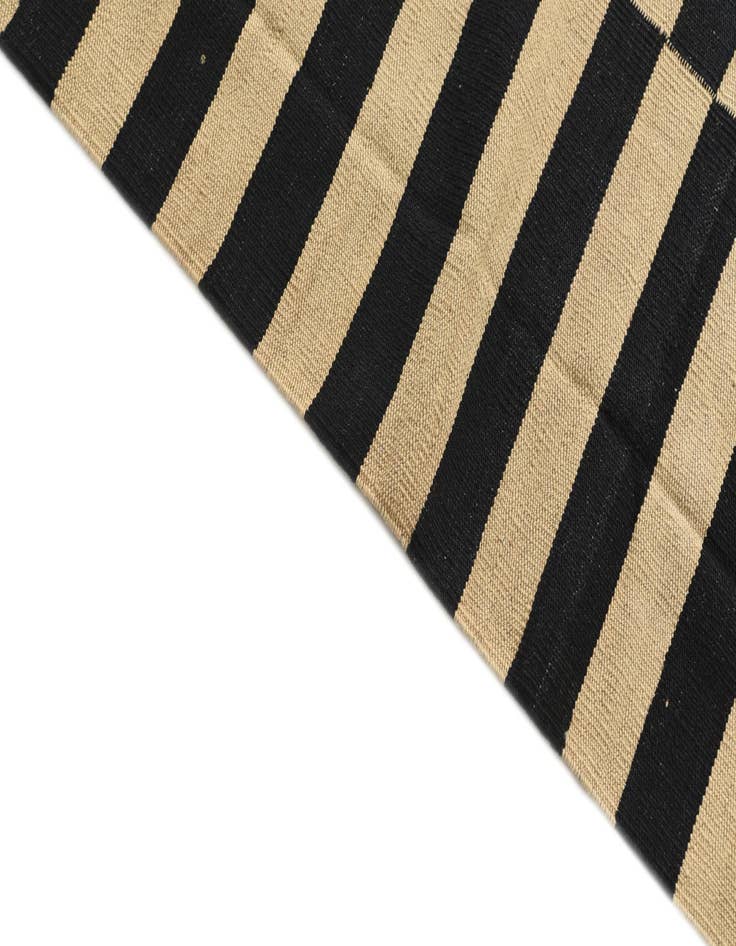 Detail image of  4' 1 x 5' 10  Hand Woven Kilim Modern Wool Rug