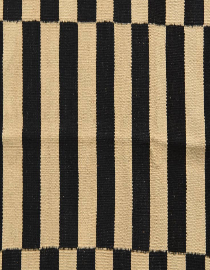 Detail image of  4' 1 x 5' 10  Hand Woven Kilim Modern Wool Rug