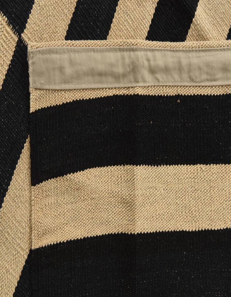 Detail image of  4' 1 x 5' 10  Hand Woven Kilim Modern Wool Rug