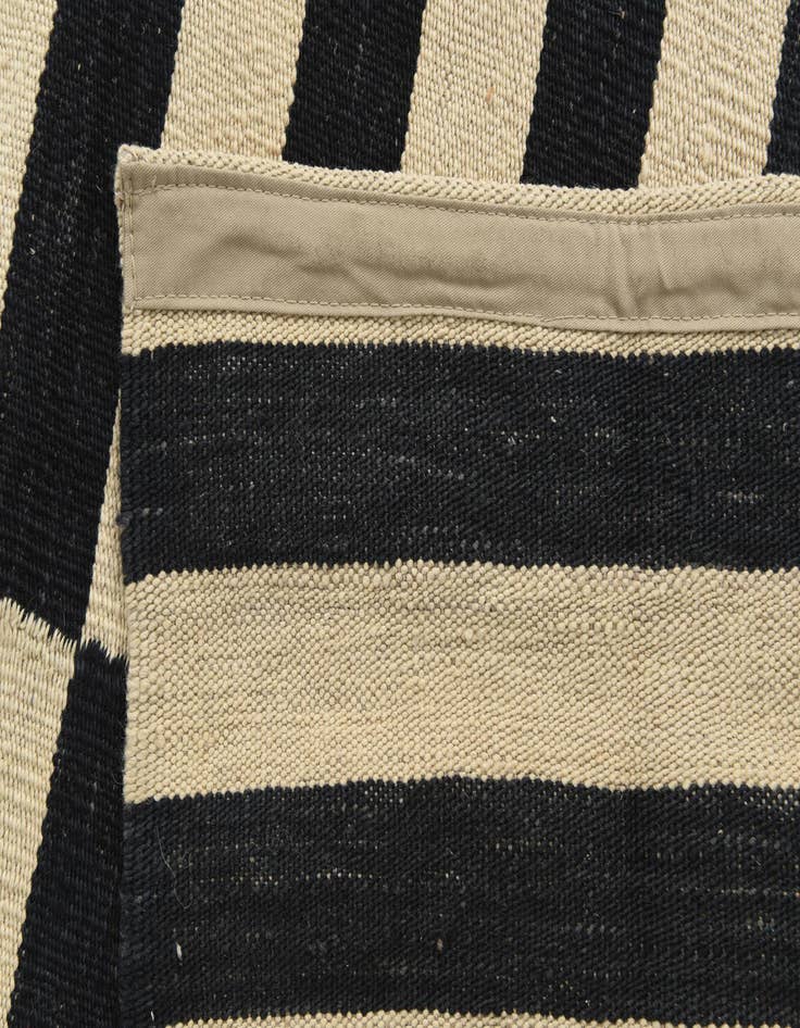 Detail image of  4' 2 x 5' 9  Hand Woven Kilim Modern Wool Rug