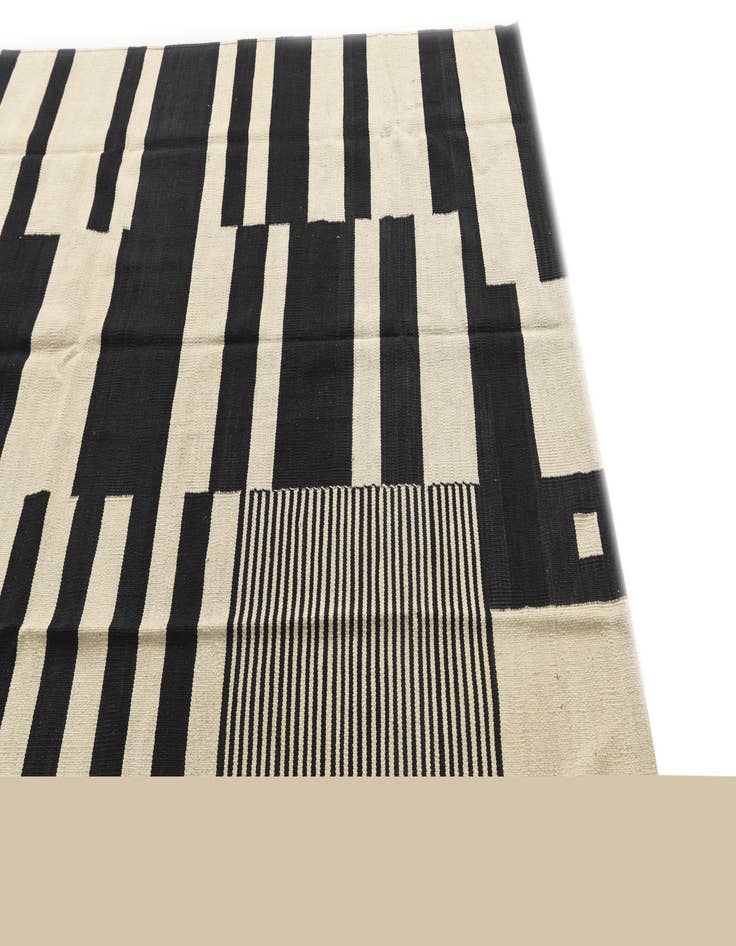 Detail image of  5' 2 x 6' 10  Hand Woven Kilim Modern Wool Rug