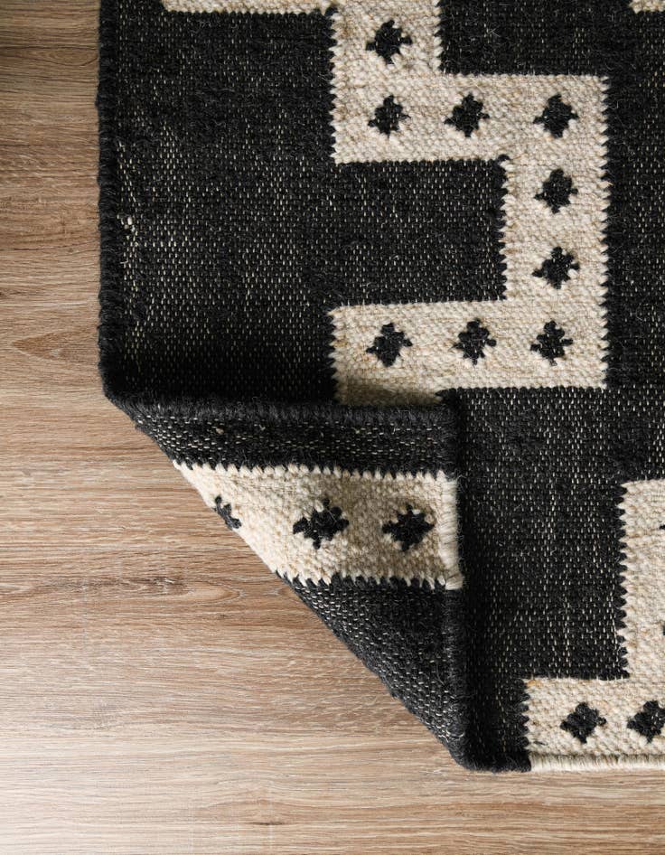 Detail image of  7' 10 x 10'  Hand Woven Kilim Wool Rug