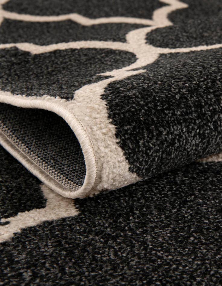 Detail image of  5' x 8' Lattice Rug