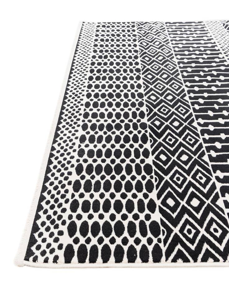 Detail image of  5' x 7' 7 Milano Rug