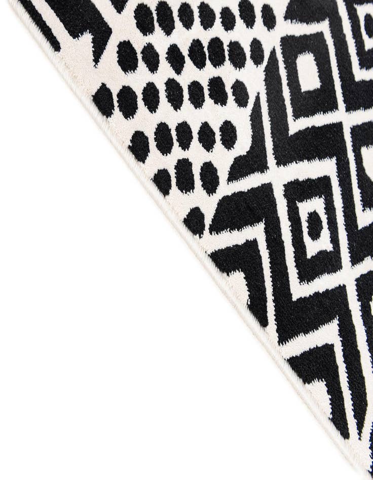 Detail image of  5' x 7' 7 Milano Rug
