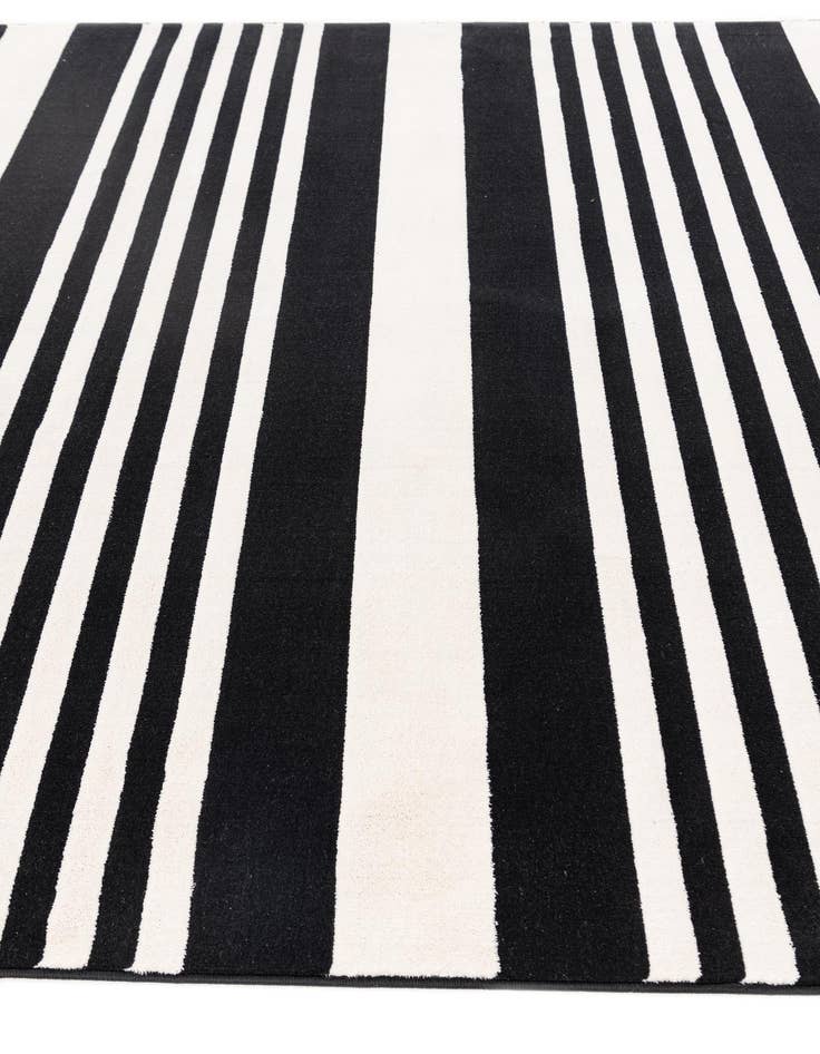 Detail image of  5' x 7' 7 Milano Rug