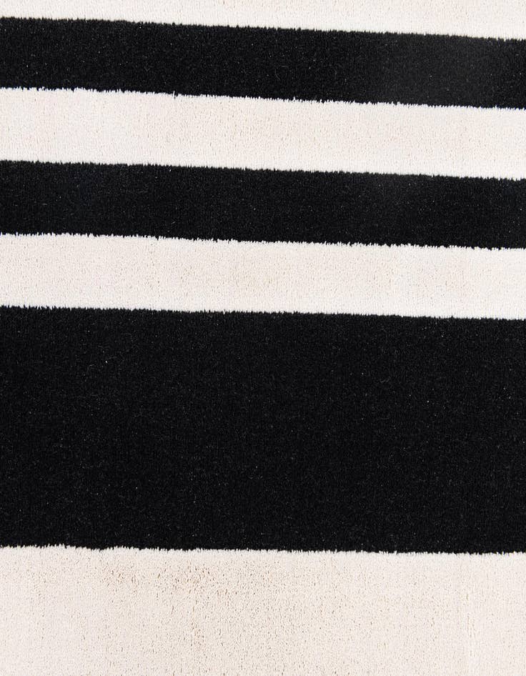 Detail image of  5' x 7' 7 Milano Rug