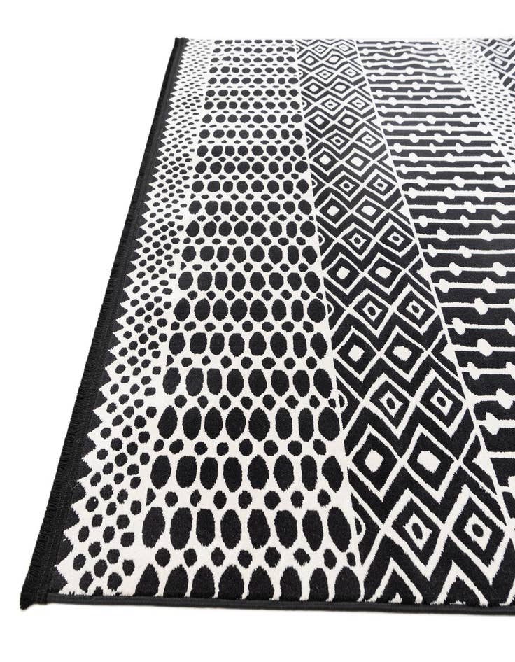 Detail image of  5' x 7' 7 Milano Rug