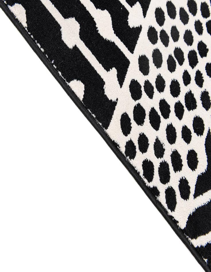 Detail image of  5' x 7' 7 Milano Rug