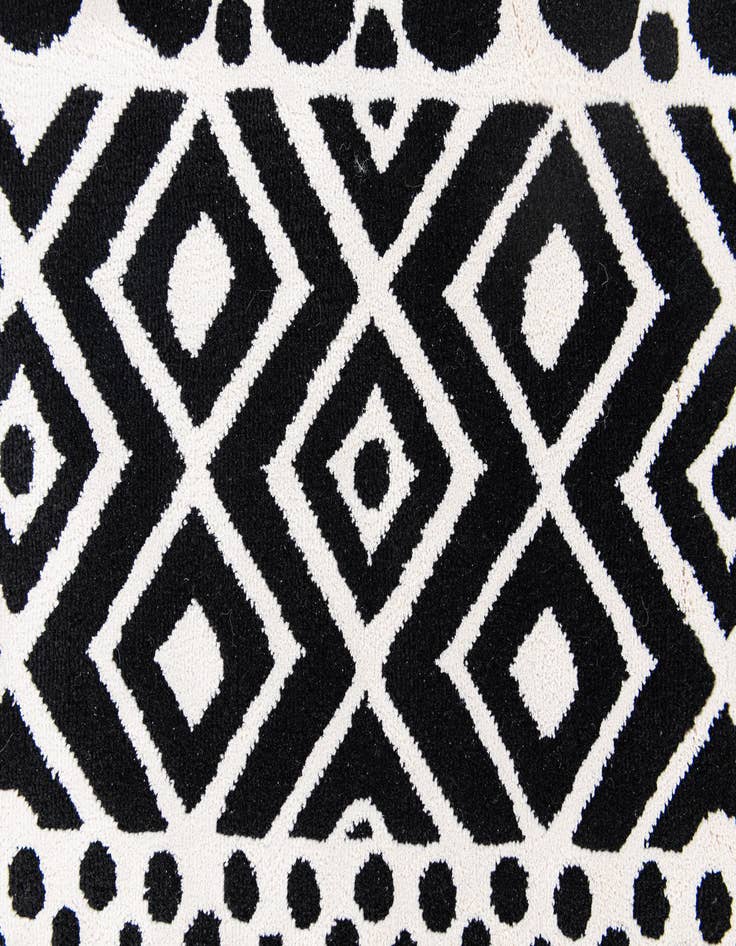 Detail image of  5' x 7' 7 Milano Rug