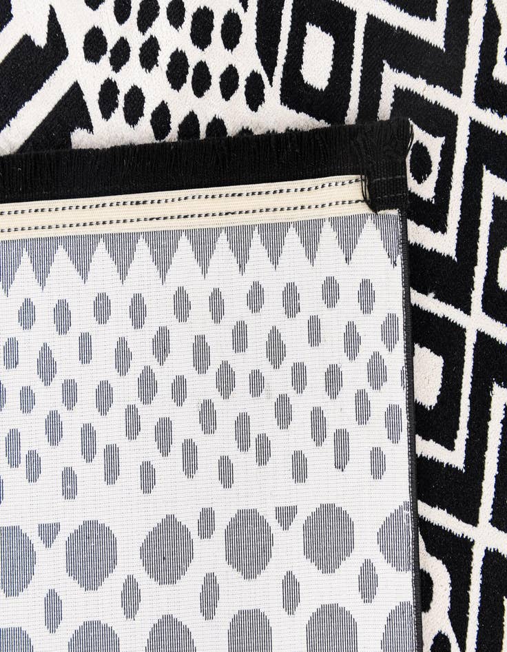 Detail image of  5' x 7' 7 Milano Rug