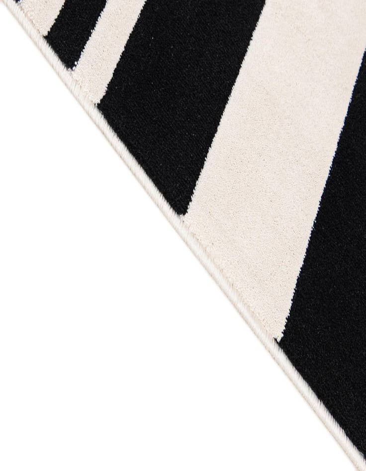 Detail image of  5' x 7' 7 Milano Rug