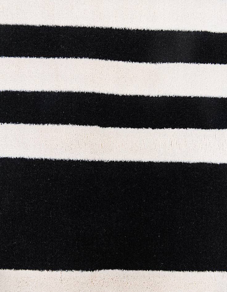 Detail image of  5' x 7' 7 Milano Rug