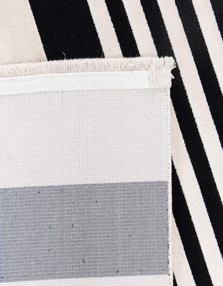 Detail image of  5' x 7' 7 Milano Rug