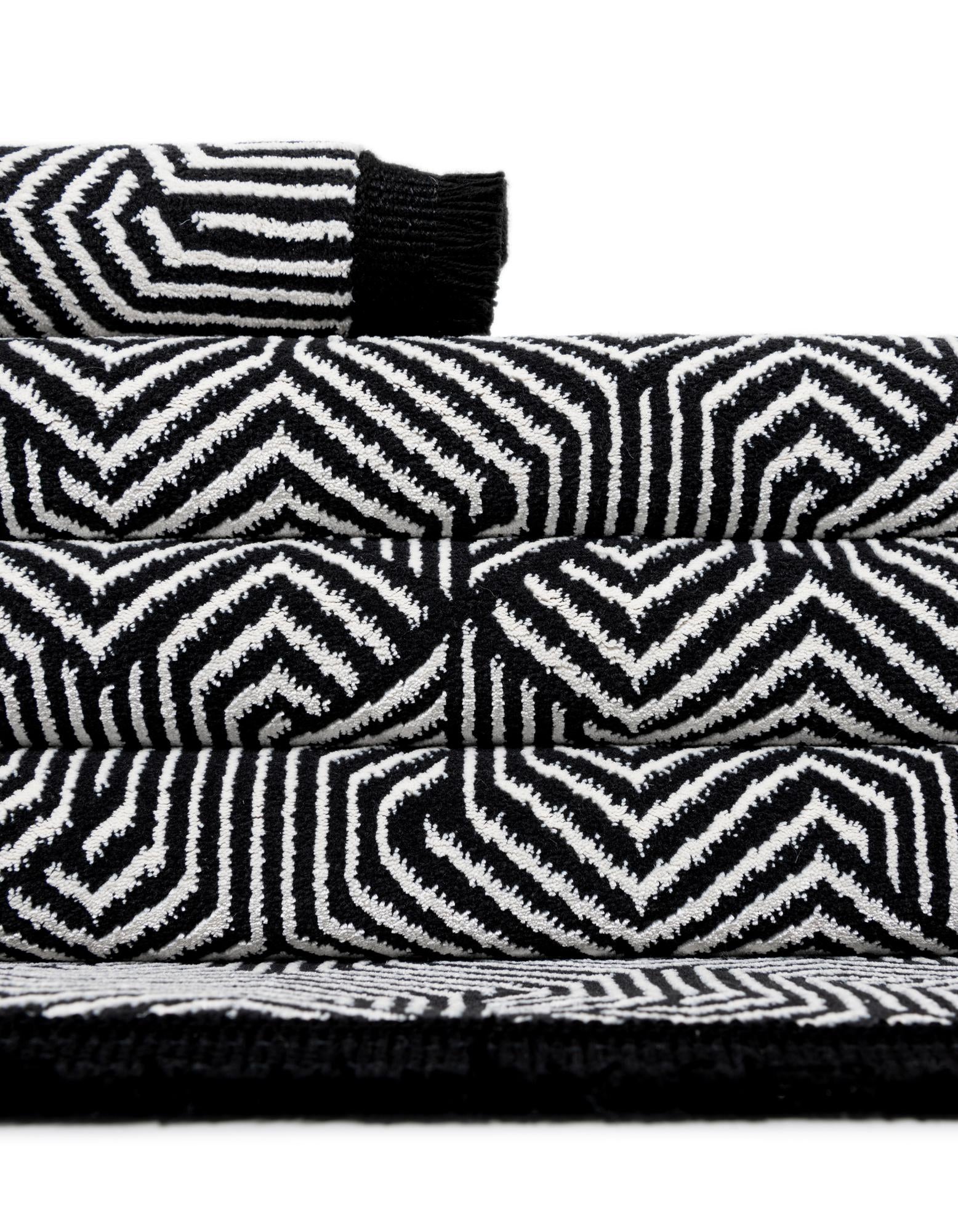  6' 1 x 9' Milano Rug