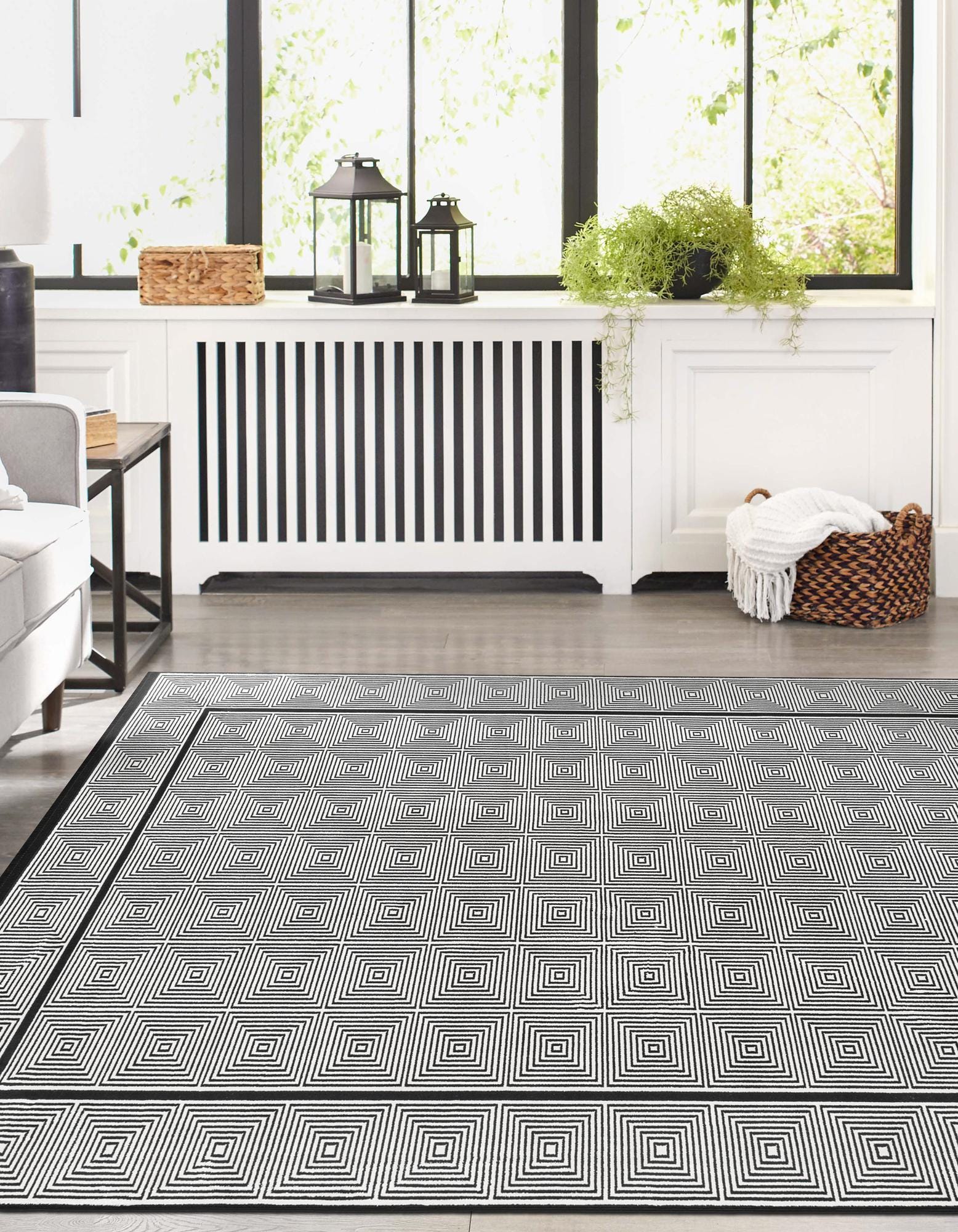 Black and White 2' x 3' 1 Milano Rug | Rugs.com