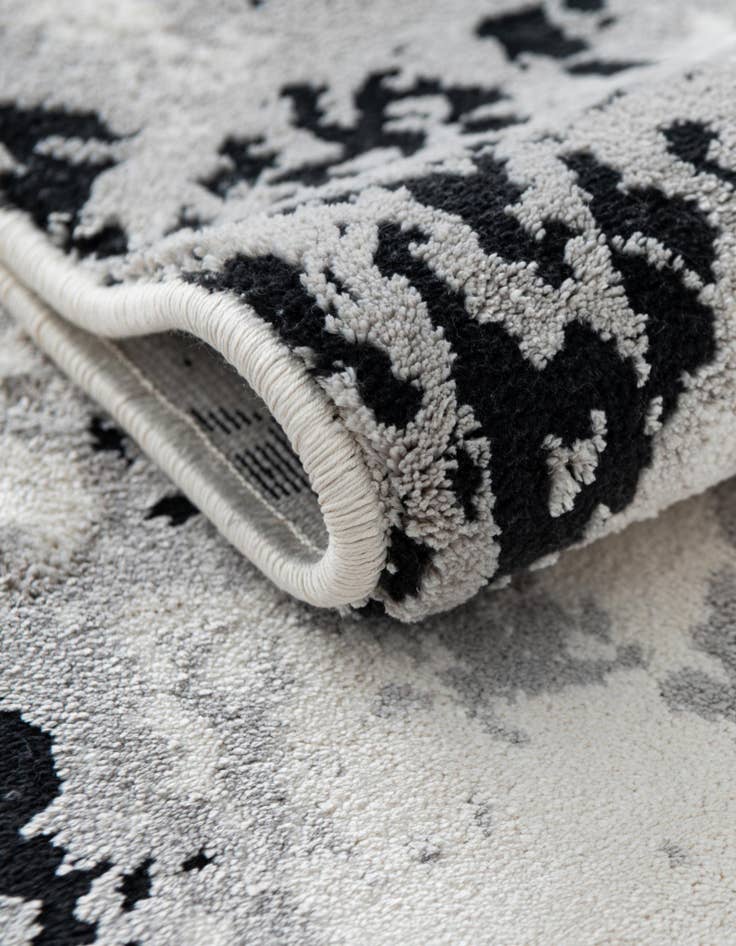 Detail image of  4' 1 x 6' 1 Milano Rug