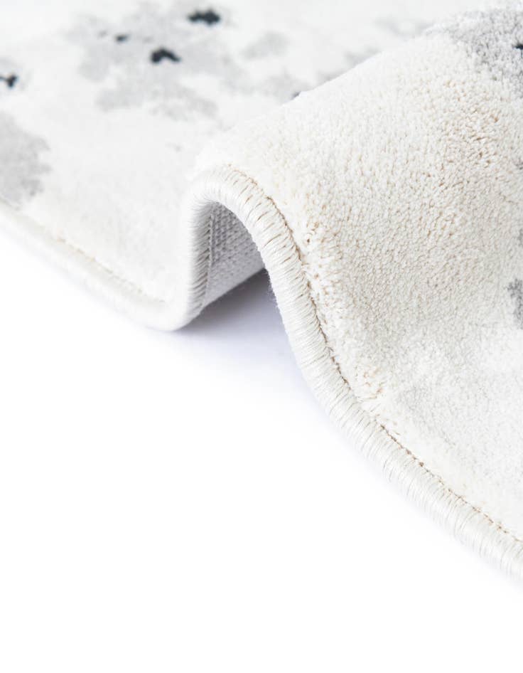 Detail image of  4' 1 x 6' 1 Milano Rug