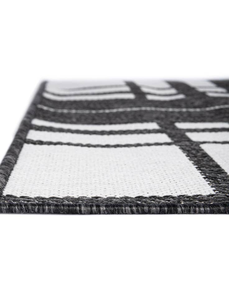 Detail image of  9' x 12'  Washable Checkered Indoor / Outdoor Rug