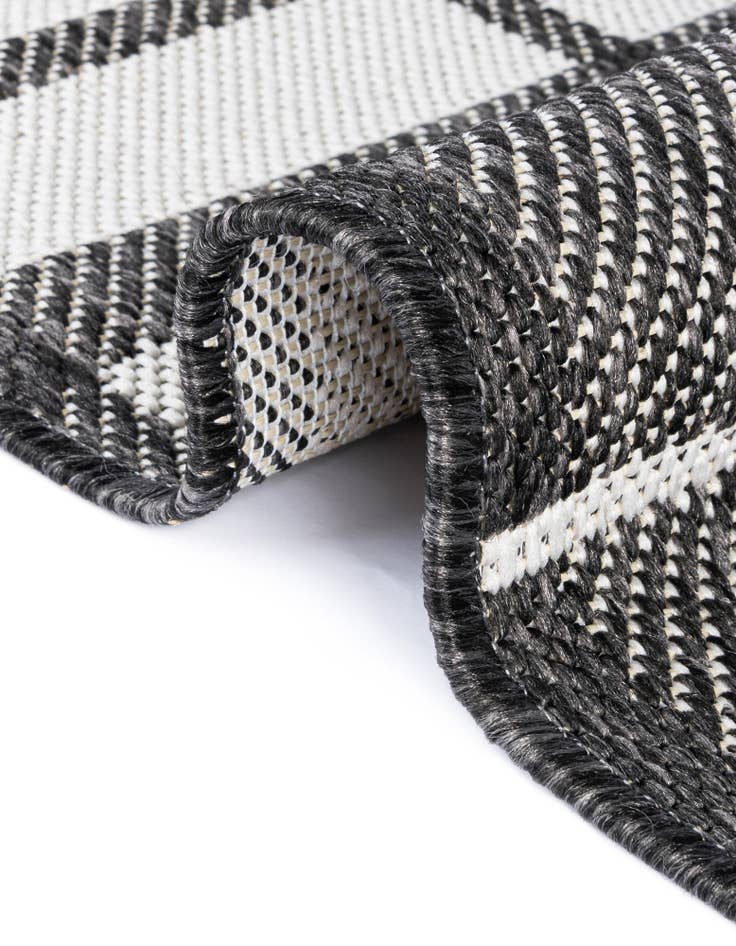 Detail image of  9' x 12'  Washable Checkered Indoor / Outdoor Rug