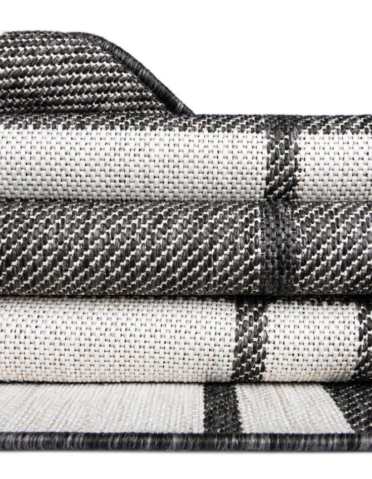 Detail image of  9' x 12'  Washable Checkered Indoor / Outdoor Rug