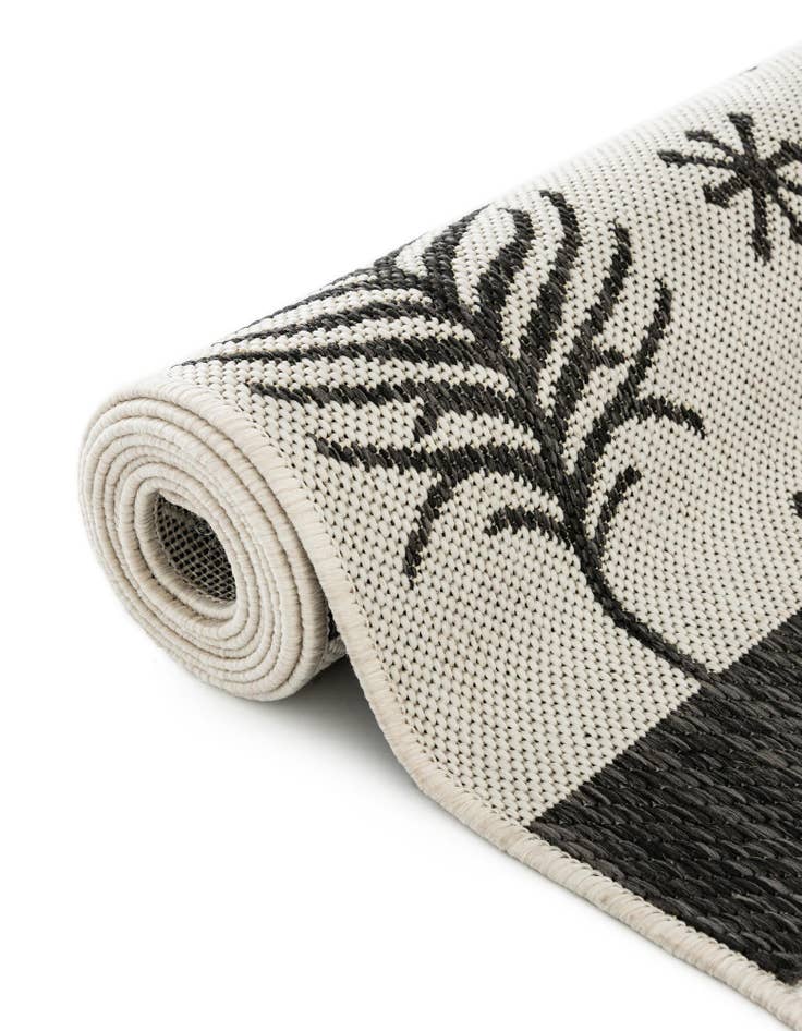 Detail image of  2' x 3'  Washable Holiday Indoor / Outdoor Rug