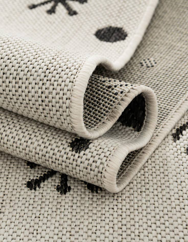 Detail image of  2' x 3'  Washable Holiday Indoor / Outdoor Rug