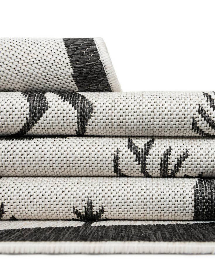 Detail image of  2' x 3'  Washable Holiday Indoor / Outdoor Rug