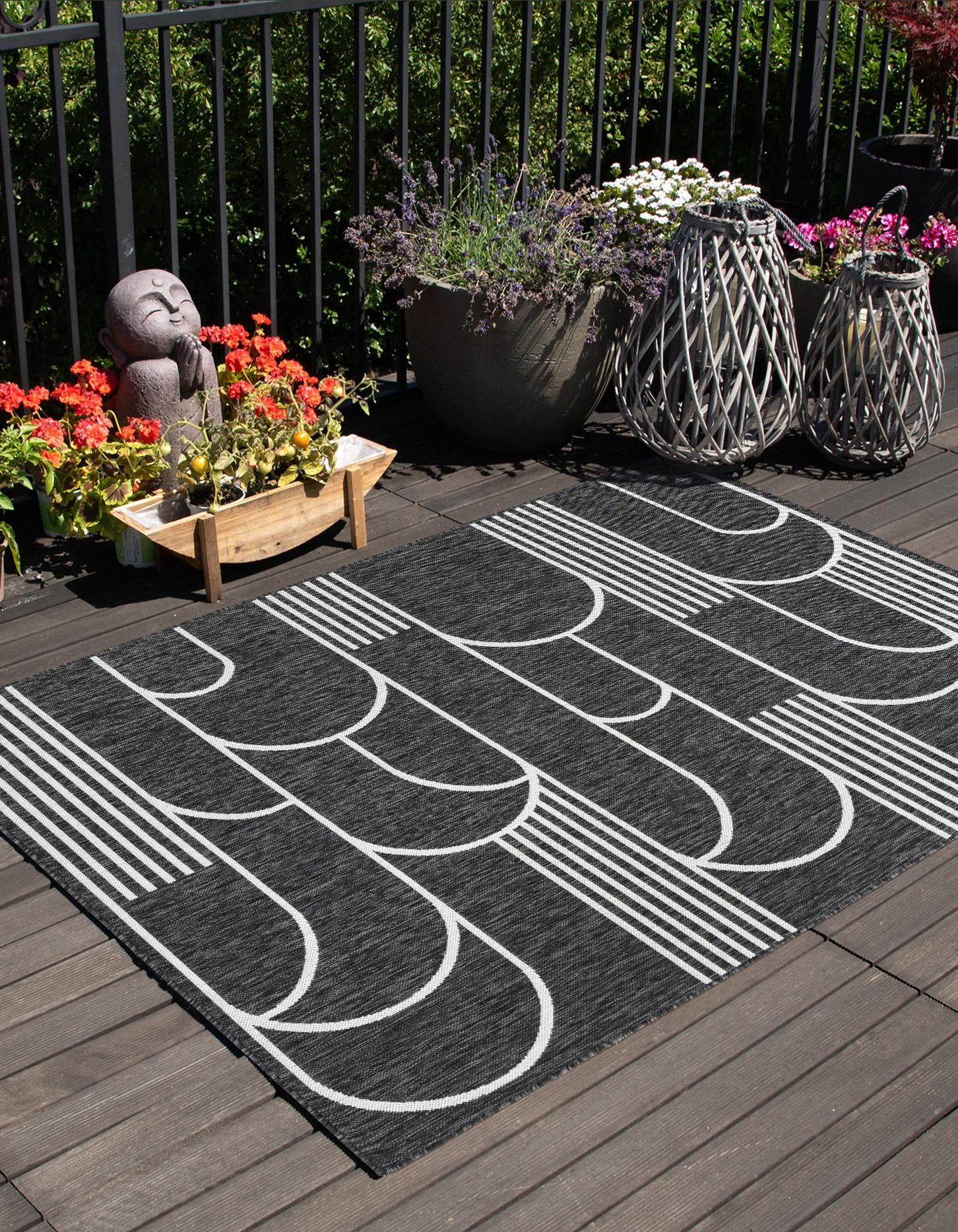 Black and White 2' x 3' Modern Indoor / Outdoor Rug | Rugs.com