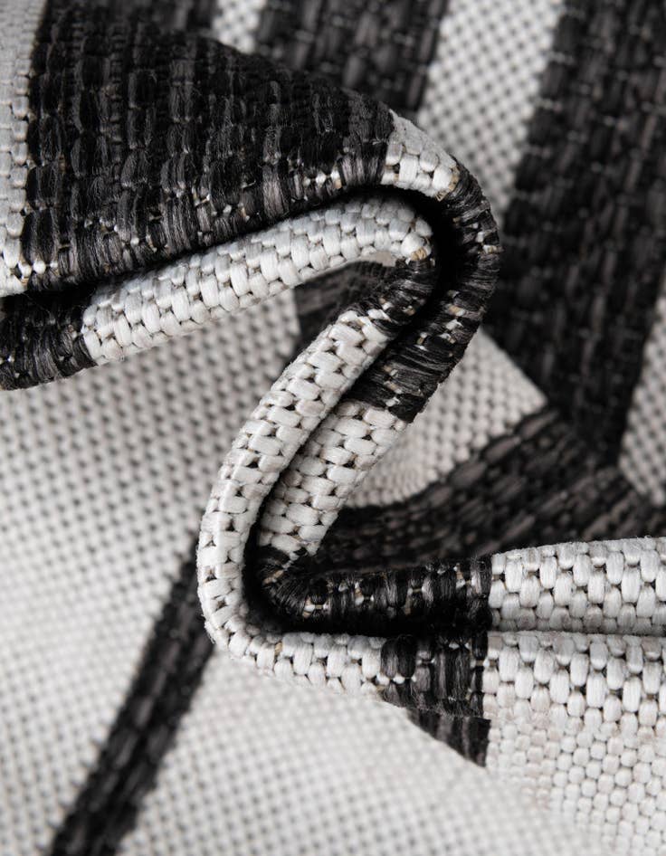 Detail image of  7' x 10'  Washable Modern Indoor / Outdoor Rug