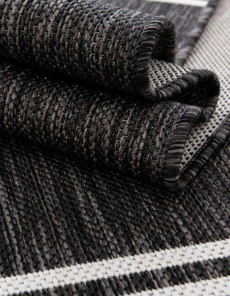 Detail image of  4' x 6'  Washable Modern Indoor / Outdoor Rug