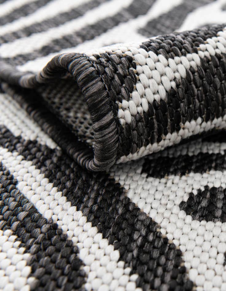 Detail image of  4' x 6'  Washable Modern Indoor / Outdoor Rug