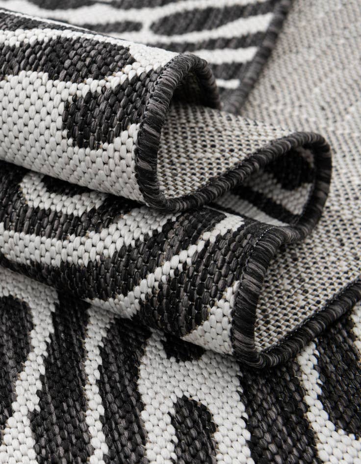 Detail image of  4' x 6'  Washable Modern Indoor / Outdoor Rug