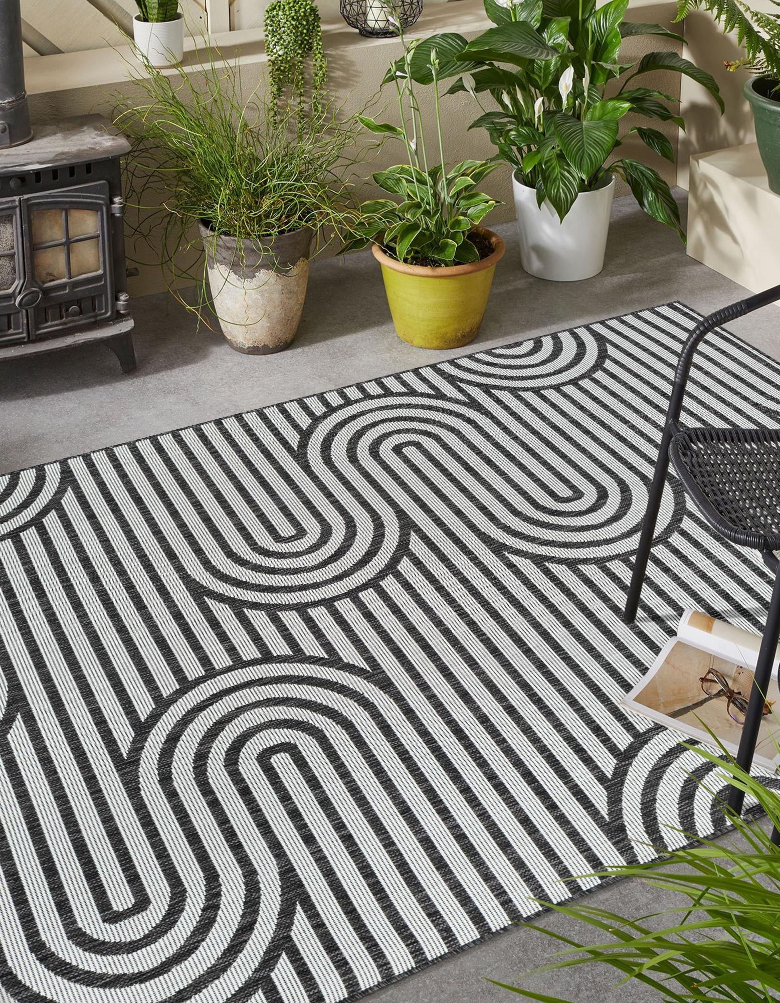 Black and White 7' 10 x 10' Modern Indoor / Outdoor Rug | Rugs.com